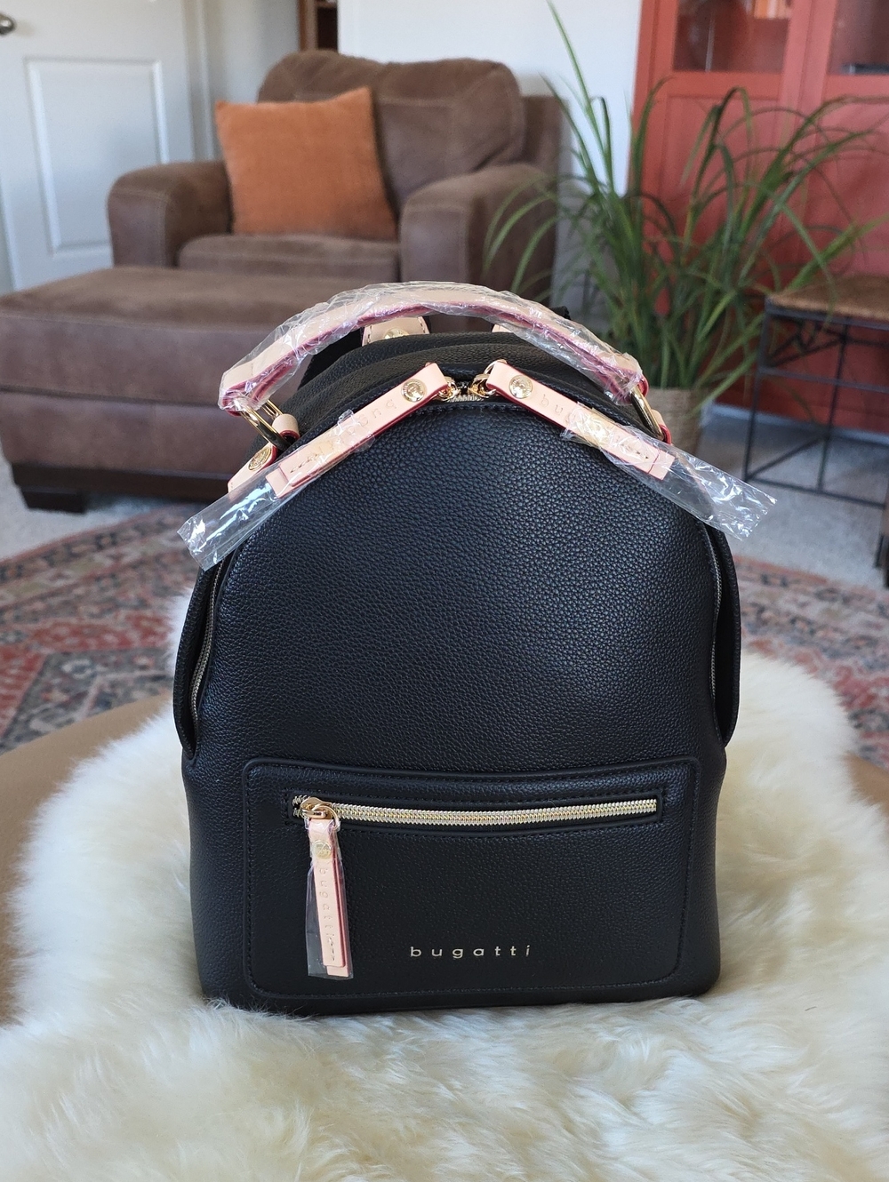 Beautiful NWOT Bugatti Black Leather Small Backpack Bag 🖤🎁♥️